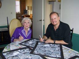 joyce-randolph-charles-fazzino-signing-art-smiling-LR