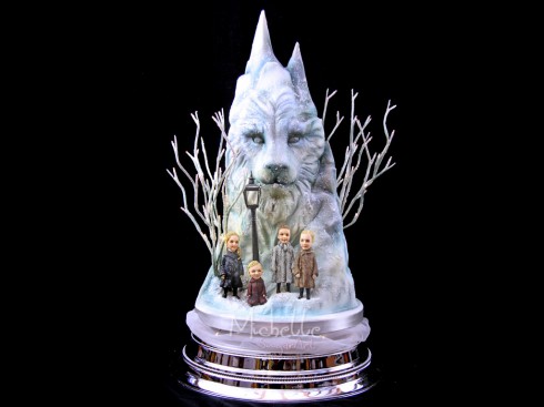 michelle-wedding-cake Michelle Wibowo's wedding cat design themed Narnia