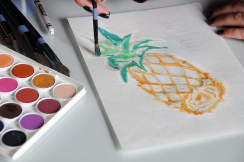 Painting a pineapple with watercolors