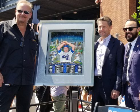 Charles Fazzino with Jeff Wilpon and NYC Councilman Francisco Moya unveil the Tom Seaver Mets artwork