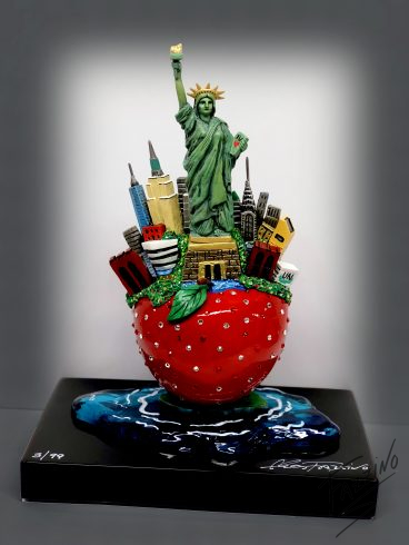 An image of Charles Fazzino’s first bronze and pewter sculpture. A classic Fazzino Big Apple New York cityscape replete with the Statue of Liberty, Empire State Building, Chrysler Building, and all of the major landmarks. Brilliantly hand-painted with the mind-boggling detail typically found in a Charles Fazzino limited edition print. The bronze apple is dazzling and covered with hand-applied Swarovski Crystals.